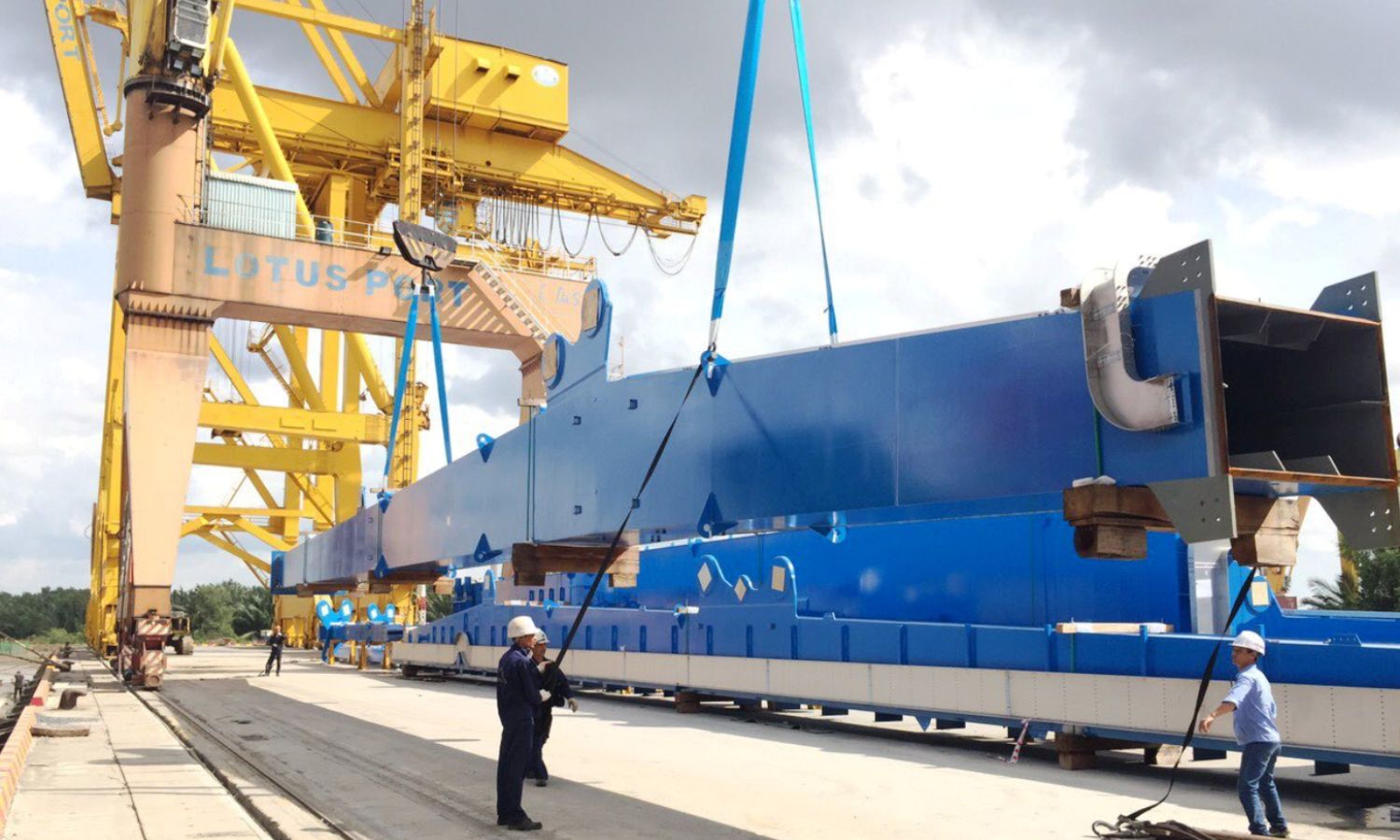 Áp dụng công nghệ quản lý xuất nhập khẩu, kiểm soát chi phí ủy thác một cách thông minh.