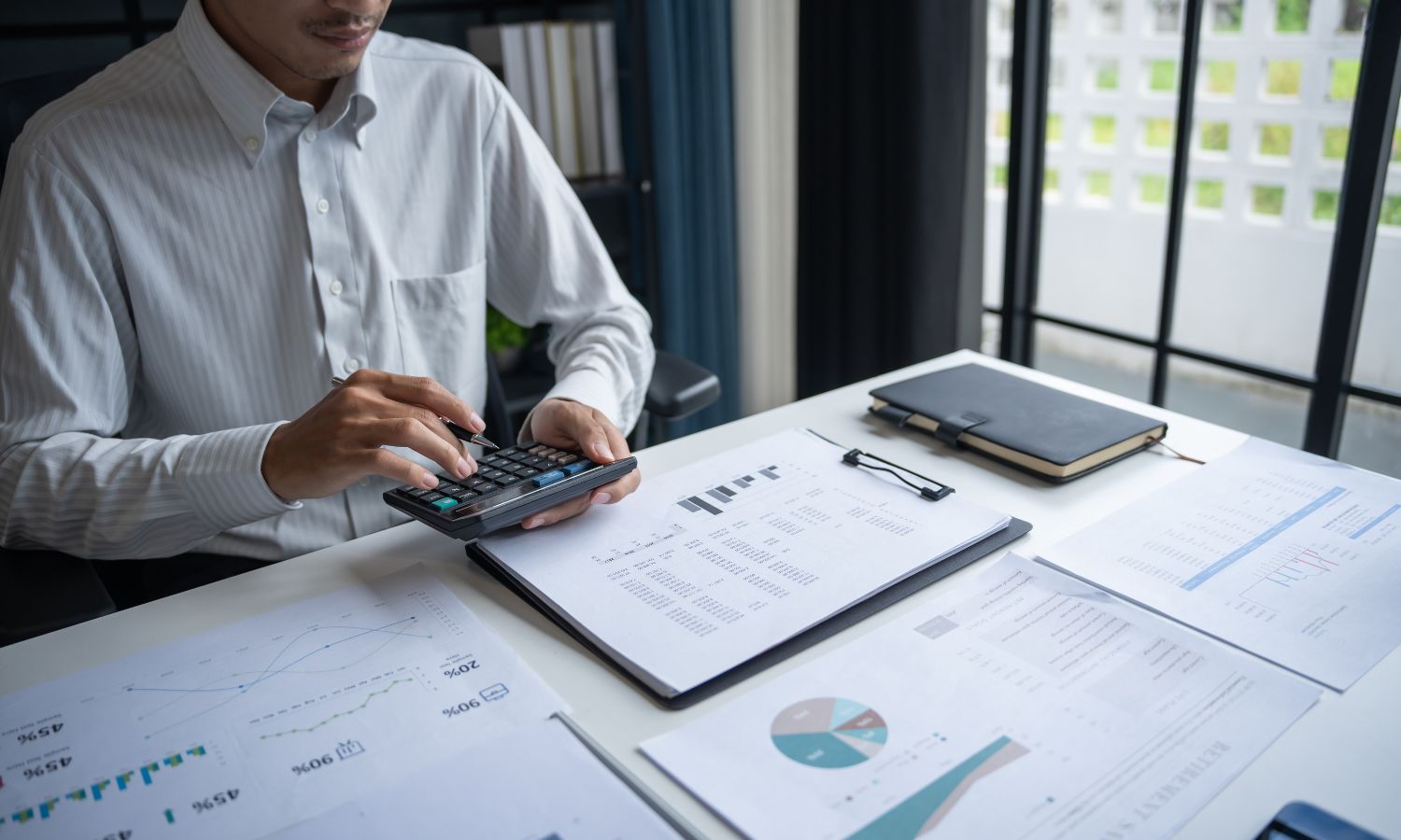 Công nghệ số hóa giúp theo dõi lô hàng và quản lý chi phí chính xác.