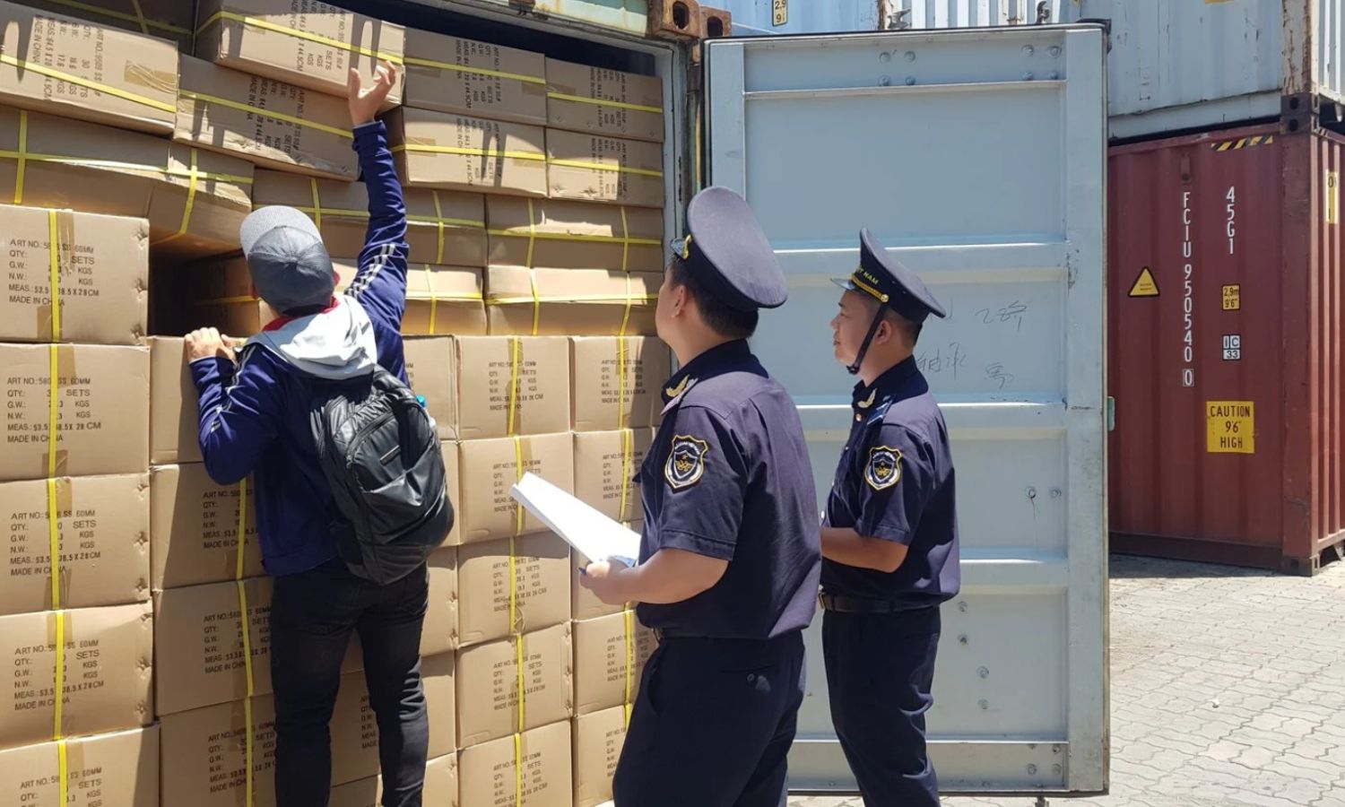 Ứng dụng công nghệ hiện đại giúp tối ưu hóa quy trình XNK toàn diện.